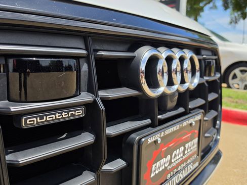 Used 2019 Audi Q8 Prestige w/ Luxury Package AWD/4WD image 13