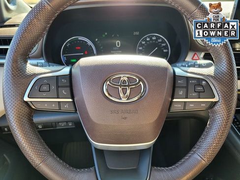 Used 2022 Toyota Sienna Platinum image 38