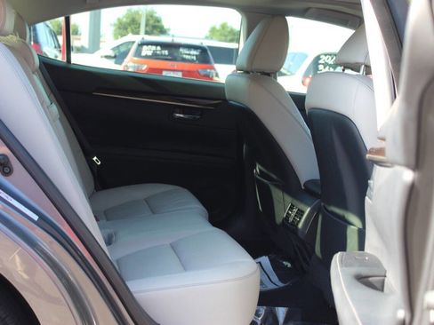 Used 2014 Lexus ES 350 w/ Luxury Package FWD image 11