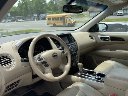 Used 2015 Nissan Pathfinder SL w/ Trailer Tow Package AWD/4WD image 8