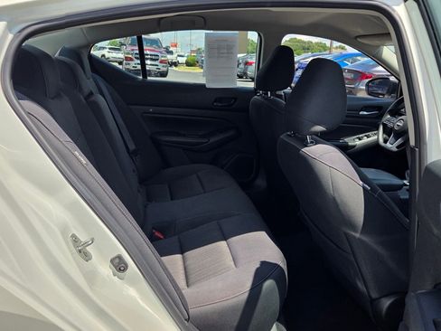 Used 2025 Nissan Altima 2.5 SV FWD image 15