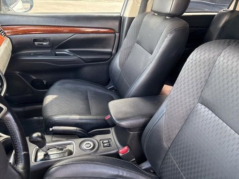 Used 2015 Mitsubishi Outlander GT image 17