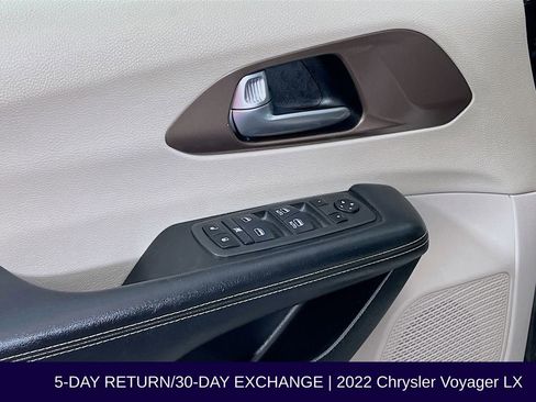 Used 2022 Chrysler Voyager LX image 23
