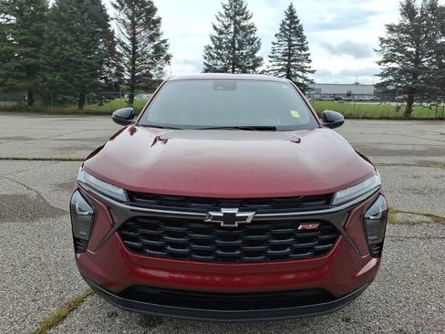 Used 2024 Chevrolet Trax RS w/ Driver Confidence Package FWD image 2