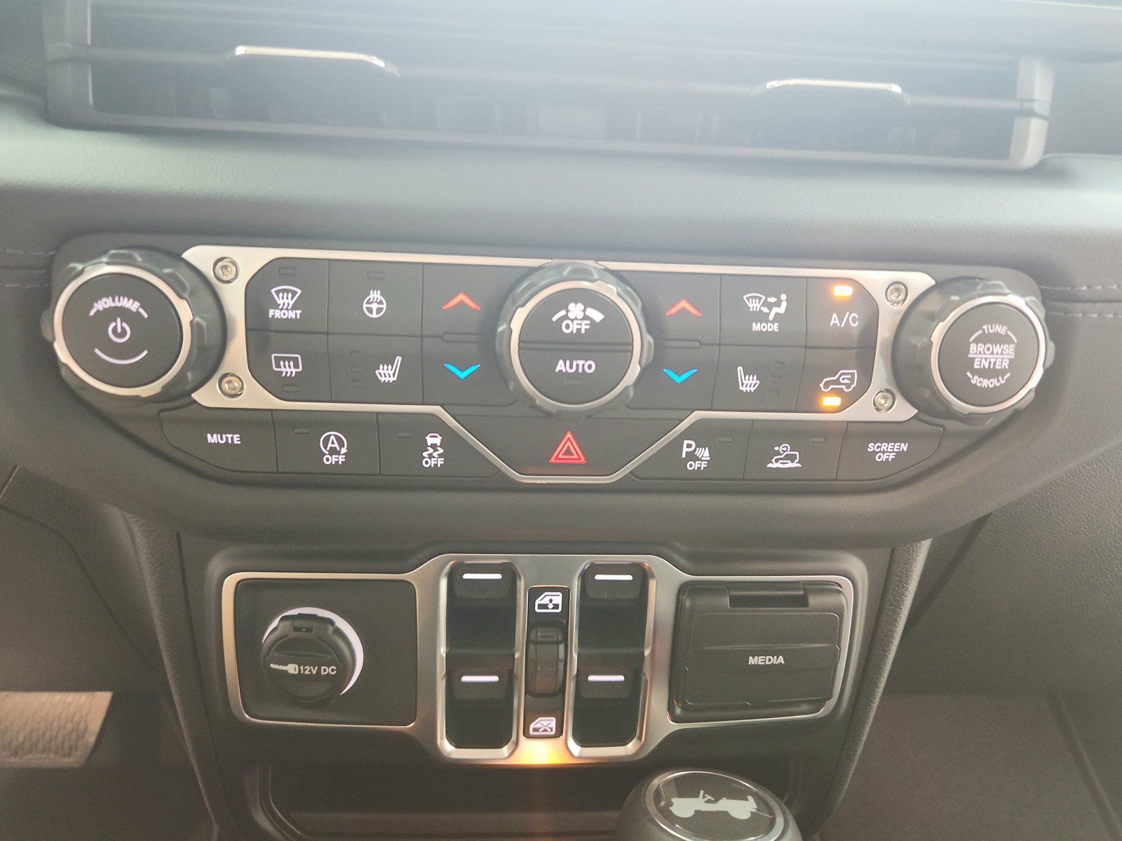 New 2026 Jeep Wrangler Unlimited Sahara AWD/4WD image 30