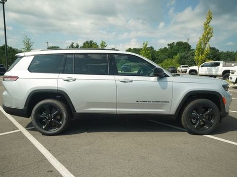 New 2025 Jeep Grand Cherokee L Limited w/ Luxury Tech Group II image 9