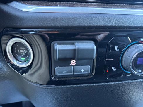 Used 2025 Chevrolet Silverado 2500 LT w/ Leather Package image 15