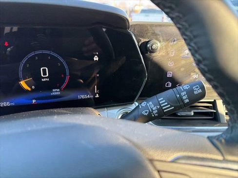 Used 2025 Chevrolet Trax LT w/ LT Convenience Package image 37