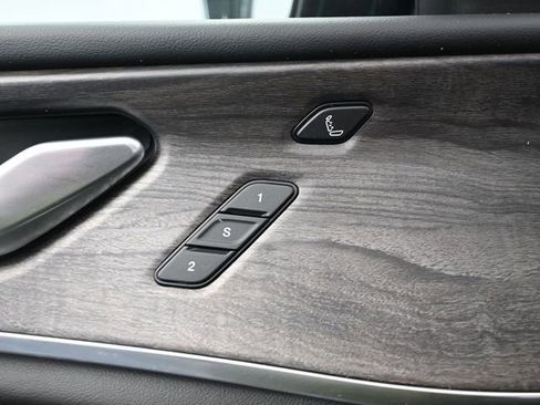 Used 2023 Jeep Grand Cherokee L Overland w/ Advanced Protech Group III image 23