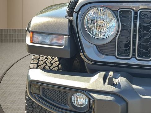 Certified 2024 Jeep Gladiator Sport image 10