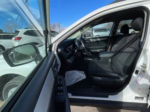 Used 2017 Subaru Outback 2.5i Premium image 18