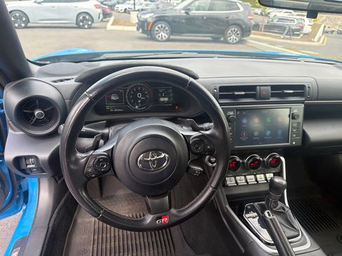 Used 2022 Toyota GR86 Premium w/ ALL Weather Mat Package (TMS) RWD image 5