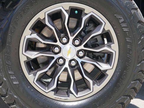 Used 2022 Chevrolet Colorado ZR2 AWD/4WD image 2