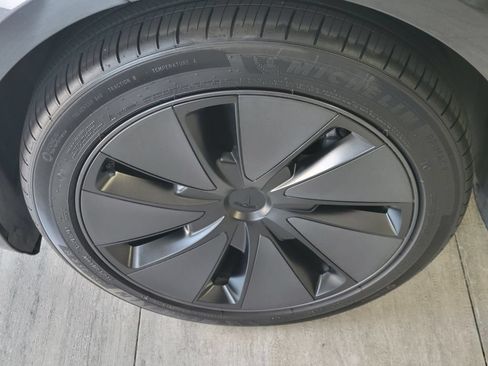 Used 2024 Tesla Model 3 Standard Range RWD image 8