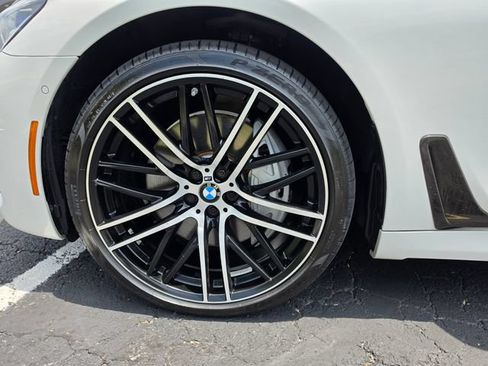 Used 2019 BMW 750i xDrive w/ Executive Package AWD/4WD image 14