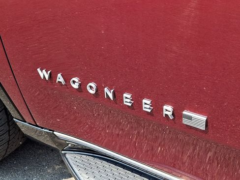 Used 2024 Jeep Wagoneer L Series II w/ Flexible Seating Group AWD/4WD image 31