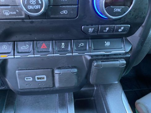 Used 2020 Chevrolet Silverado 1500 High Country w/ Technology Package image 27