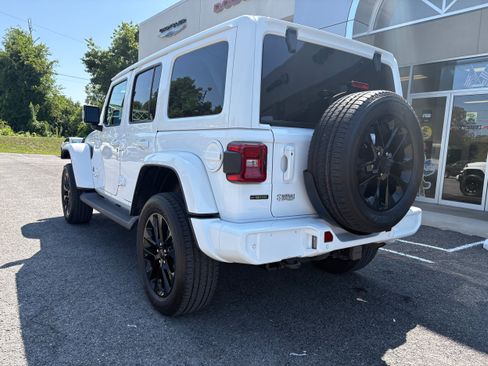 Certified 2022 Jeep Wrangler Unlimited Sahara AWD/4WD image 9