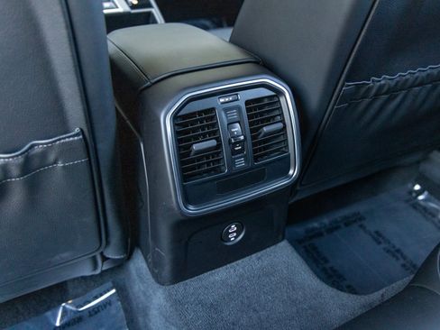 Certified 2024 Porsche Macan image 41