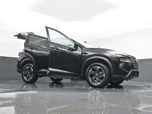 Used 2025 Nissan Rogue SV image 31