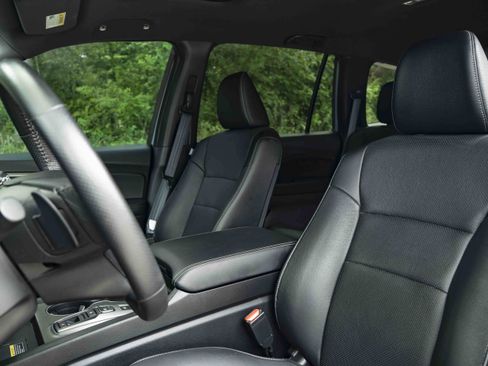 Used 2025 Honda Passport EX-L image 17