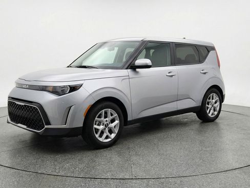 Used 2025 Kia Soul LX w/ LX Technology Package image 3
