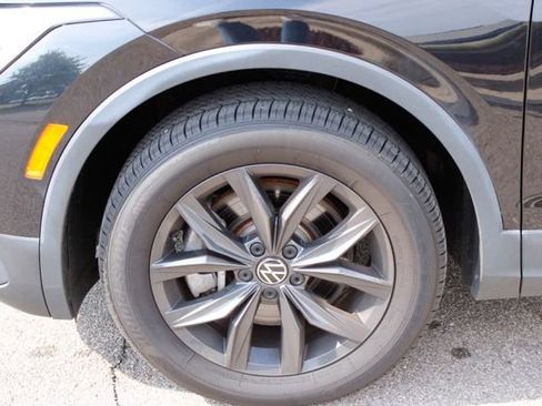Used 2024 Volkswagen Tiguan SE w/ Panoramic Sunroof Package AWD/4WD image 14