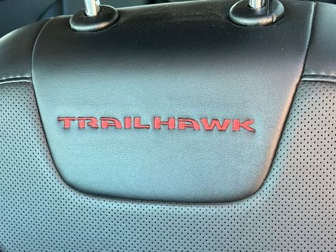 Used 2022 Jeep Cherokee Trailhawk w/ Premium Leather Package AWD/4WD image 17