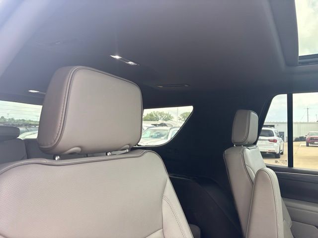 Used 2023 GMC Yukon SLT w/ SLT Premium Package AWD/4WD image 35