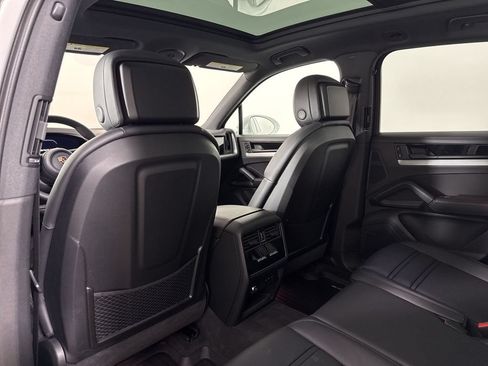 Certified 2025 Porsche Cayenne S AWD/4WD image 26