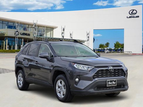 Used 2020 Toyota RAV4 XLE image 2