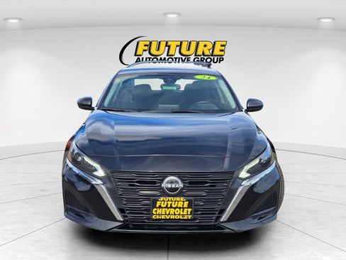 Used 2024 Nissan Altima 2.5 SV image 2