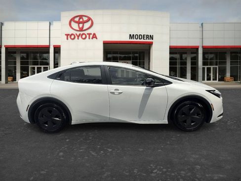 Certified 2025 Toyota Prius LE FWD image 4