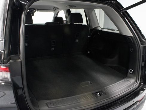 Used 2023 Jeep Grand Cherokee Limited w/ Black Appearance Package AWD/4WD image 12