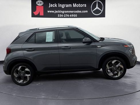 Used 2022 Hyundai Venue SEL FWD image 6