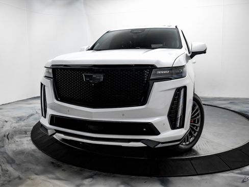 Used 2023 Cadillac Escalade V image 3