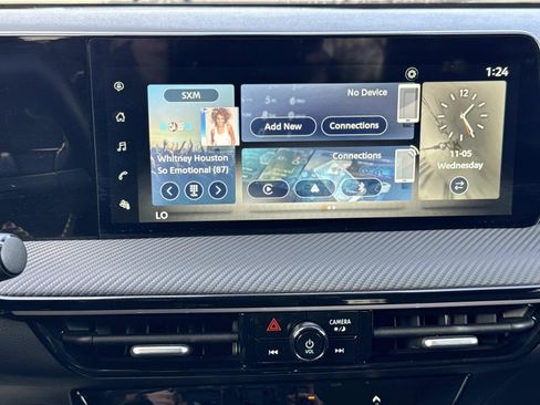 Certified 2025 Nissan Kicks SR image 9