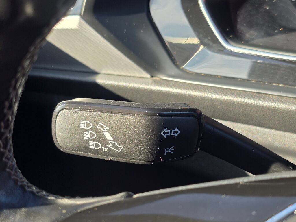 Used 2019 Volkswagen Jetta R-Line FWD image 25