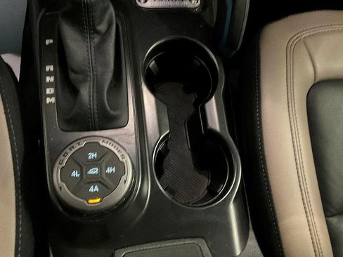 Used 2024 Ford Bronco Wildtrak image 28