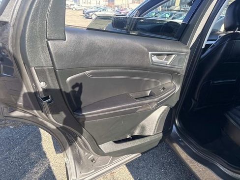 Used 2024 Ford Edge Titanium image 19