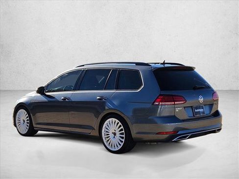 Used 2018 Volkswagen Golf SE image 7