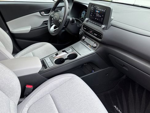 Used 2023 Hyundai Kona SE image 16