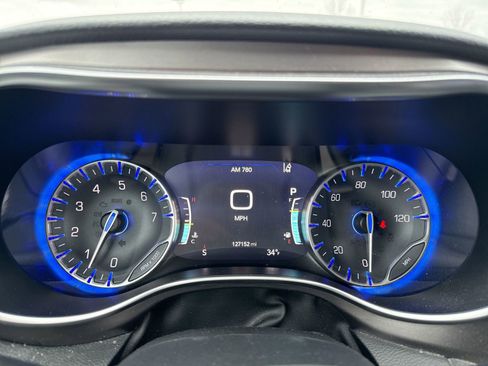 Used 2017 Chrysler Pacifica Limited image 17