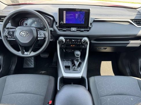Used 2025 Toyota RAV4 XLE AWD/4WD image 2