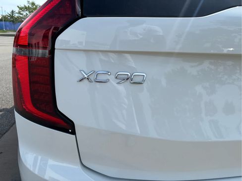 Used 2026 Volvo XC90 B6 Ultra w/ Protection Package AWD/4WD image 8