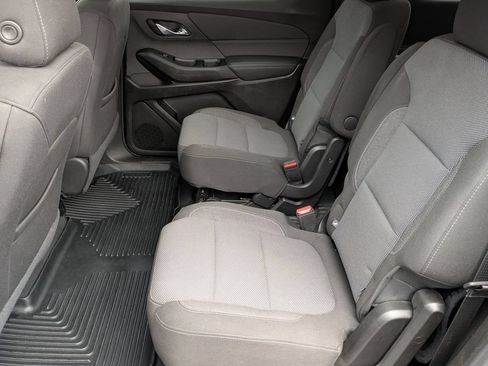 Used 2023 Chevrolet Traverse LT FWD image 12