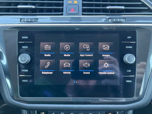 Used 2019 Volkswagen Tiguan SE AWD/4WD image 3
