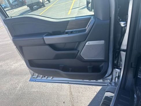 Used 2025 Ford F150 Lariat w/ Equipment Group 501A Mid image 9