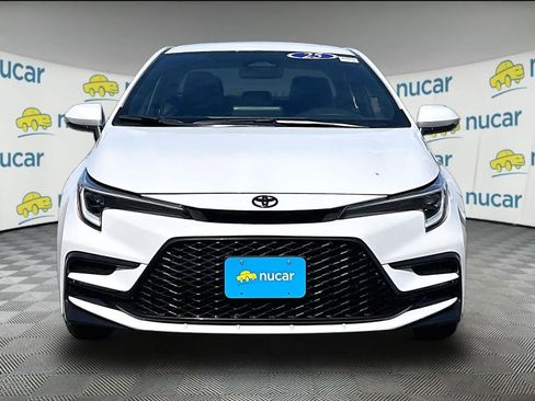 Used 2025 Toyota Corolla SE image 2