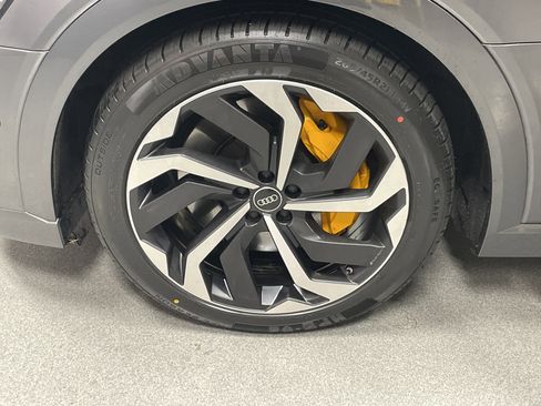 Used 2022 Audi e-tron Premium Plus w/ Premium Plus Package image 13